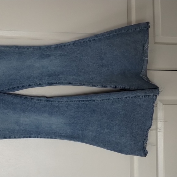 Forever 21 High waist extreme flare light wash jeans, raw hem, size 30 - Picture 3 of 13